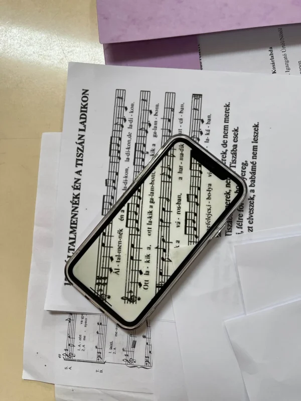 Keretezés telefonnal